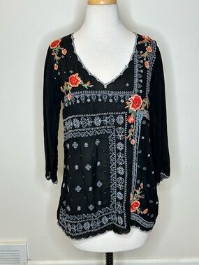 Johnny Was Black Floral Embroidered V-Neck Tunic Rayon Size XS